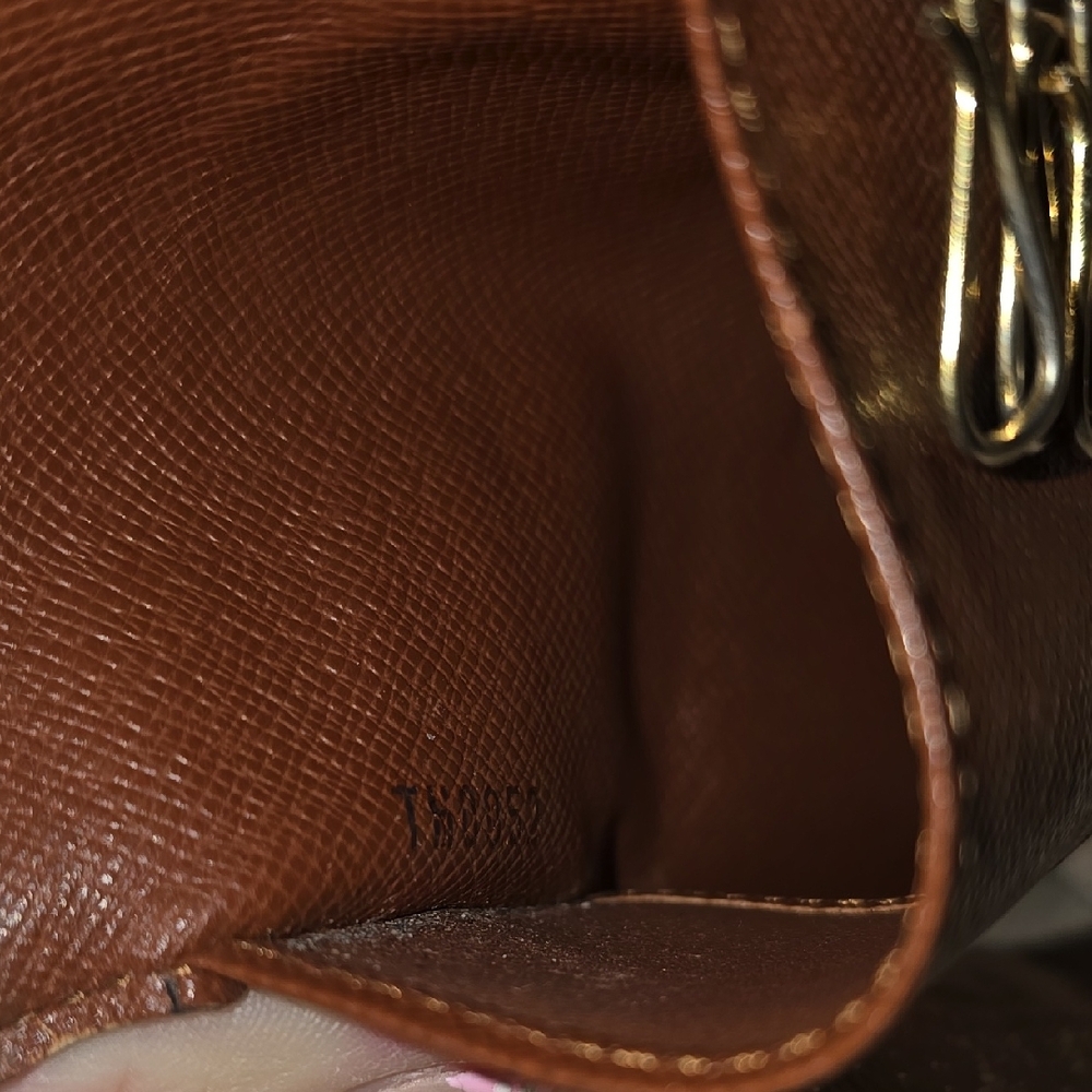 Louis Vuitton Monogram Key Holder - Picture 12 of 13